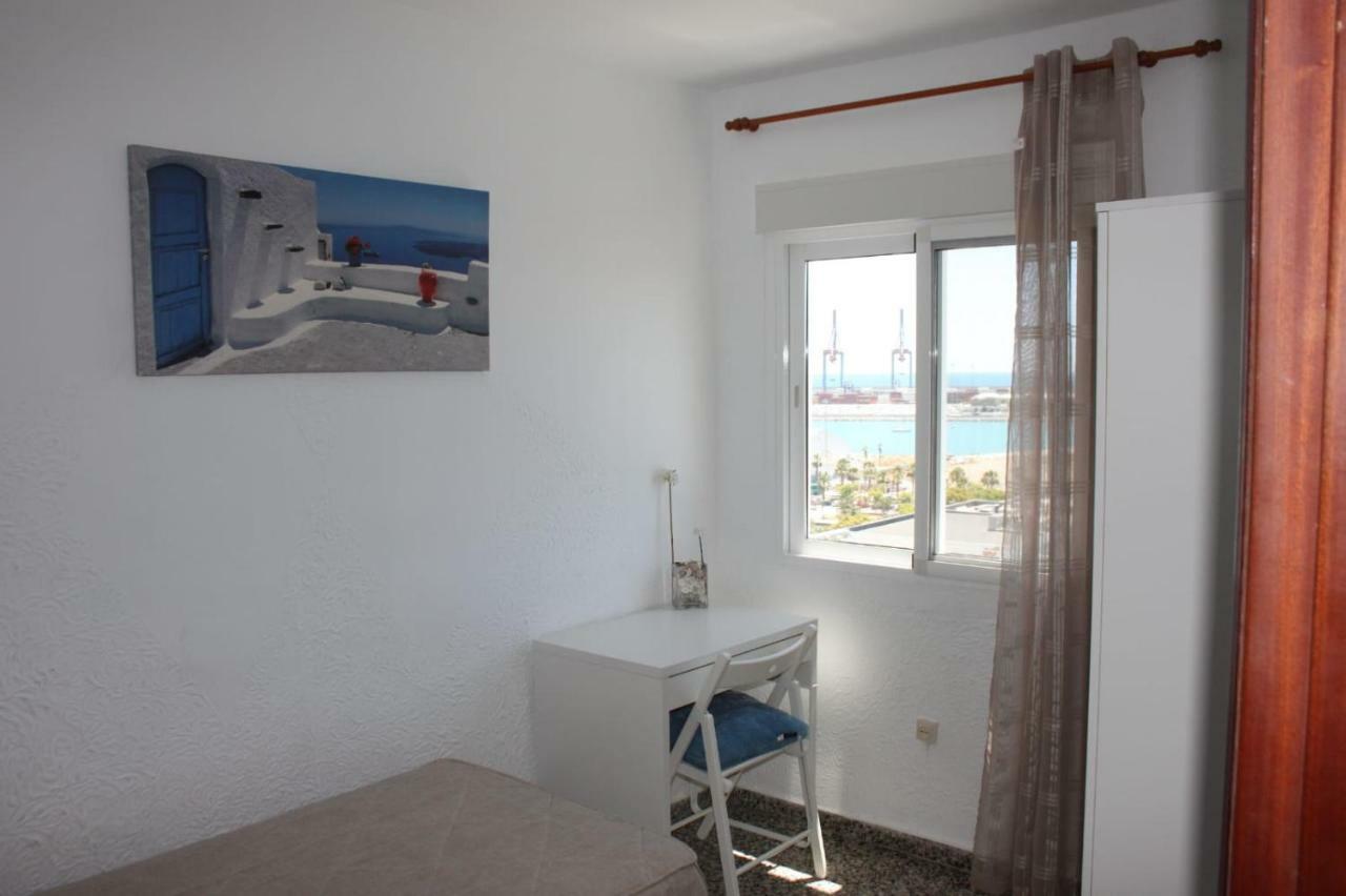 Apartamento Plaza Reina Apartment Malaga Ngoại thất bức ảnh